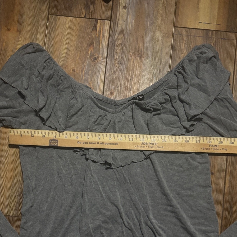 Express Charcoal Off-Shoulder Ruffle Top large - Picture 3 of 4